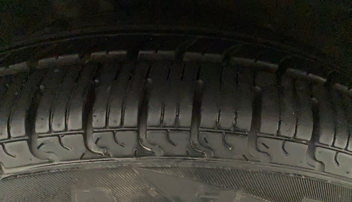 2013 Hyundai i10 SPORTZ 1.2, Petrol, Manual, 32,072 km, Right Front Tyre Tread