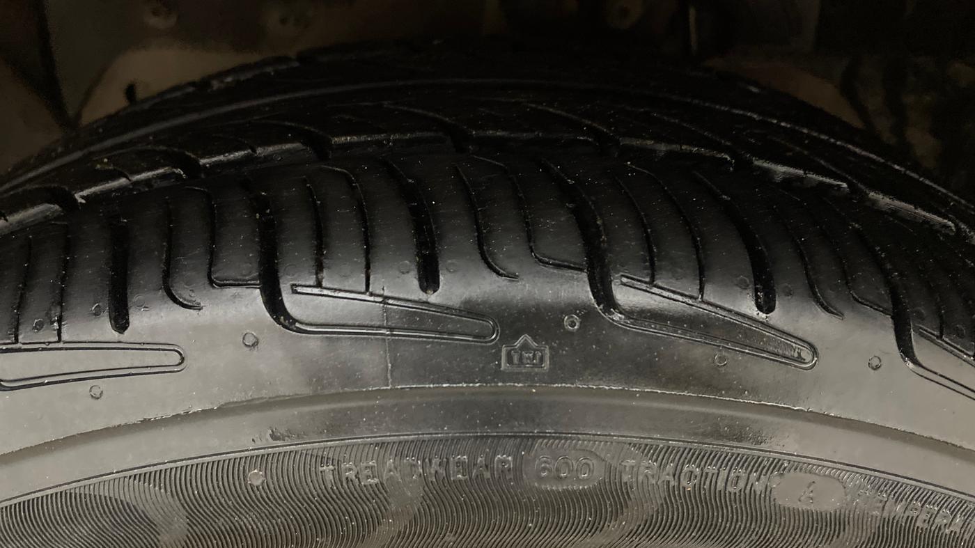 2019 Ford New Figo TITANIUM 1.2 PETROL MT, Petrol, Manual, 39,897 km, Left Front Tyre Tread