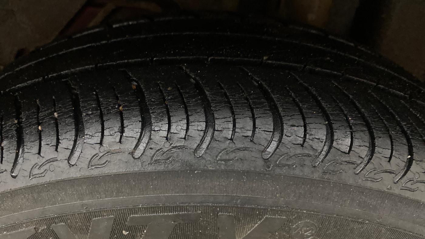 2019 Ford New Figo TITANIUM 1.2 PETROL MT, Petrol, Manual, 39,897 km, Left Rear Tyre Tread