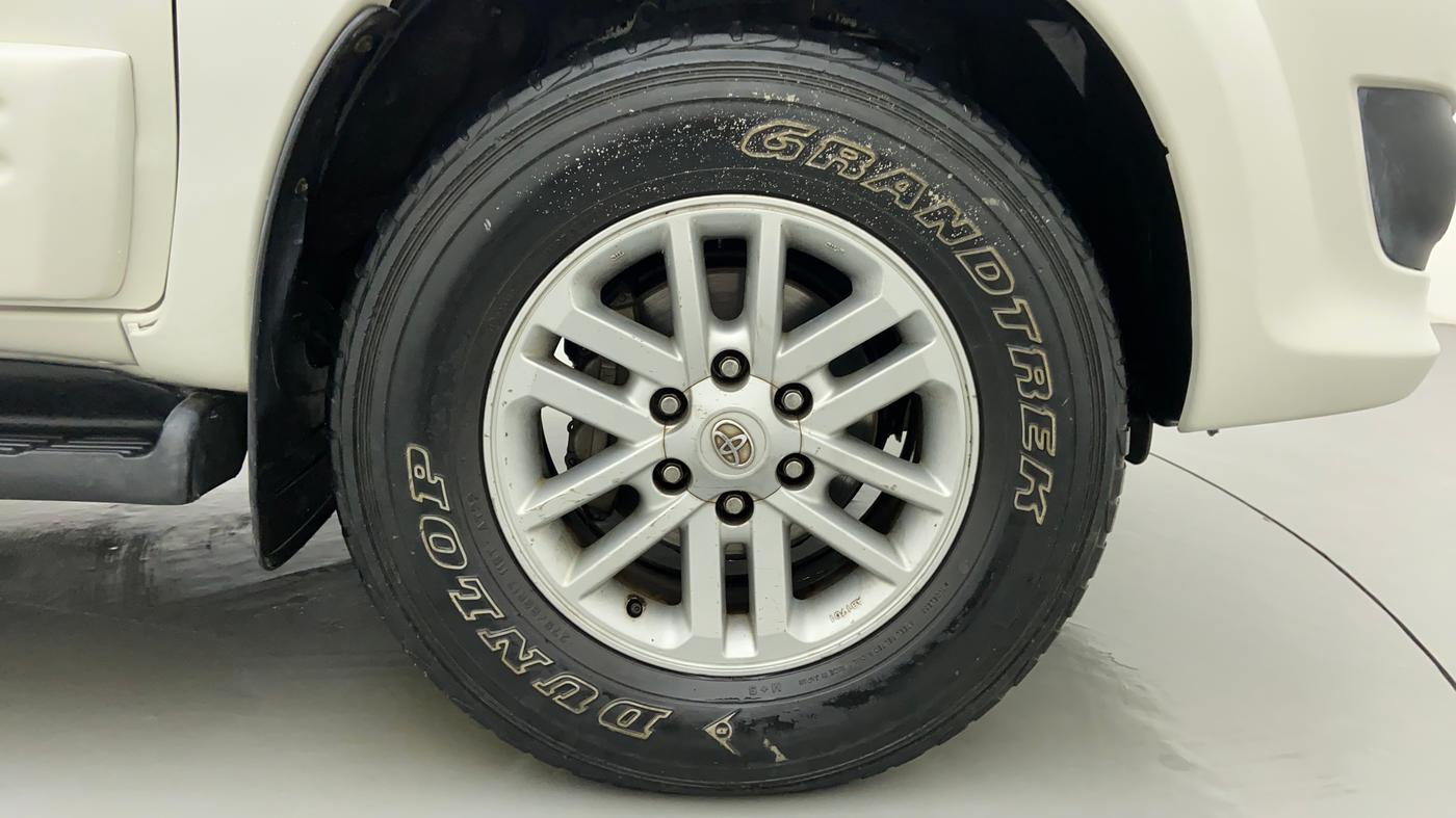 2013 Toyota Fortuner 3.0 MT 4X2, Diesel, Manual, 1,17,736 km, Right Front Wheel