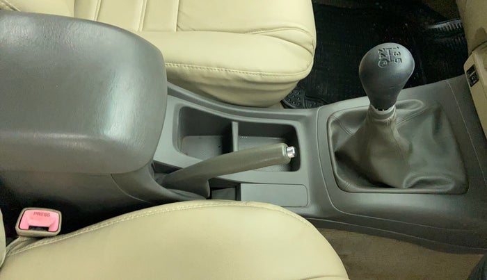 2013 Toyota Fortuner 3.0 MT 4X2, Diesel, Manual, 1,17,736 km, Gear Lever