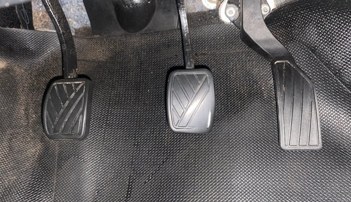 2013 Maruti Swift VDI, Diesel, Manual, 1,38,494 km, Pedals