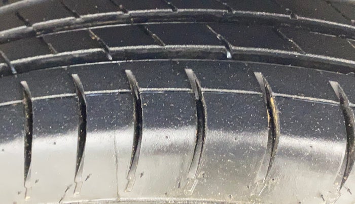 2013 Maruti Ritz VXI, Petrol, Manual, 37,215 km, Right Front Tyre Tread