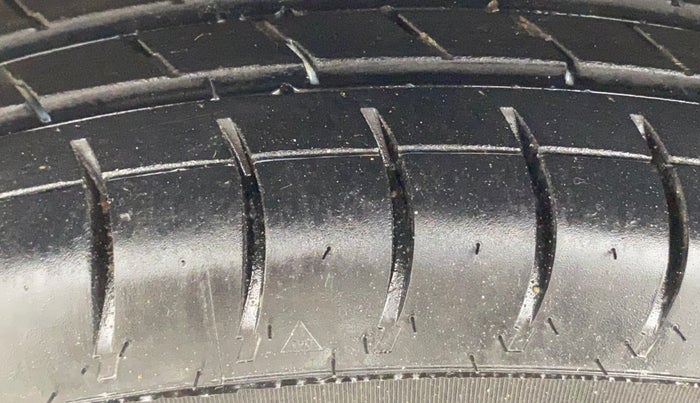 2013 Maruti Ritz VXI, Petrol, Manual, 37,215 km, Left Front Tyre Tread