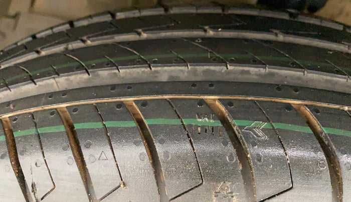 2017 Maruti Swift VXI, Petrol, Manual, 52,977 km, Left Front Tyre Tread