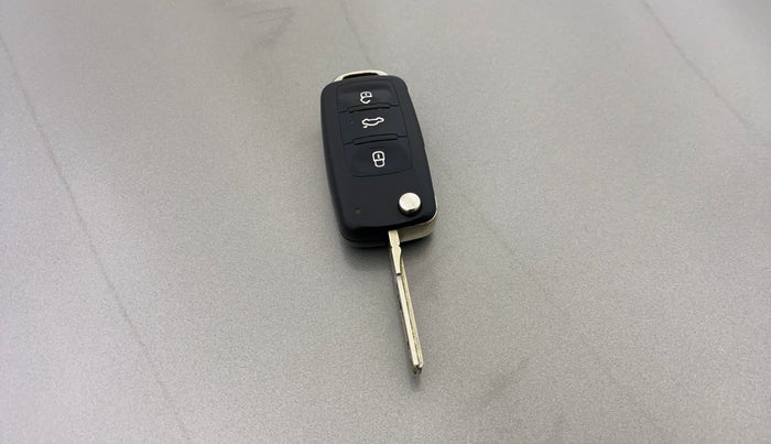 2013 Skoda Rapid ELEGANCE 1.6 MPI MT, Petrol, Manual, 11,245 km, Key Close Up