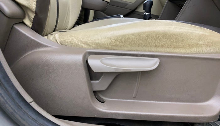 2013 Skoda Rapid ELEGANCE 1.6 MPI MT, Petrol, Manual, 11,245 km, Driver Side Adjustment Panel