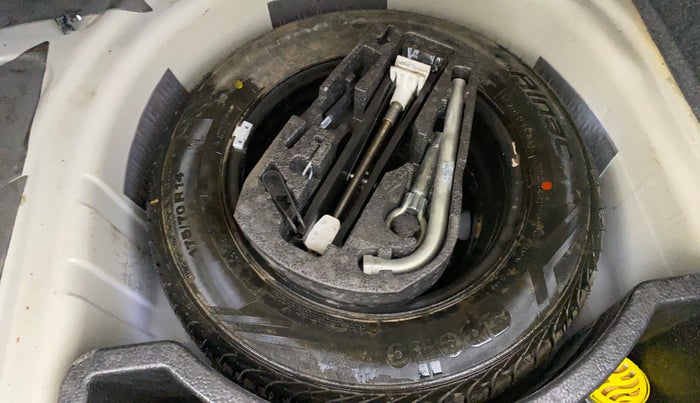 2013 Skoda Rapid ELEGANCE 1.6 MPI MT, Petrol, Manual, 11,245 km, Spare Tyre