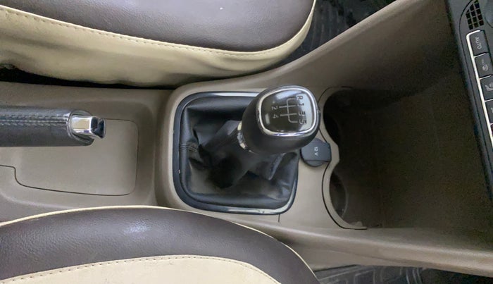 2013 Skoda Rapid ELEGANCE 1.6 MPI MT, Petrol, Manual, 11,245 km, Gear Lever