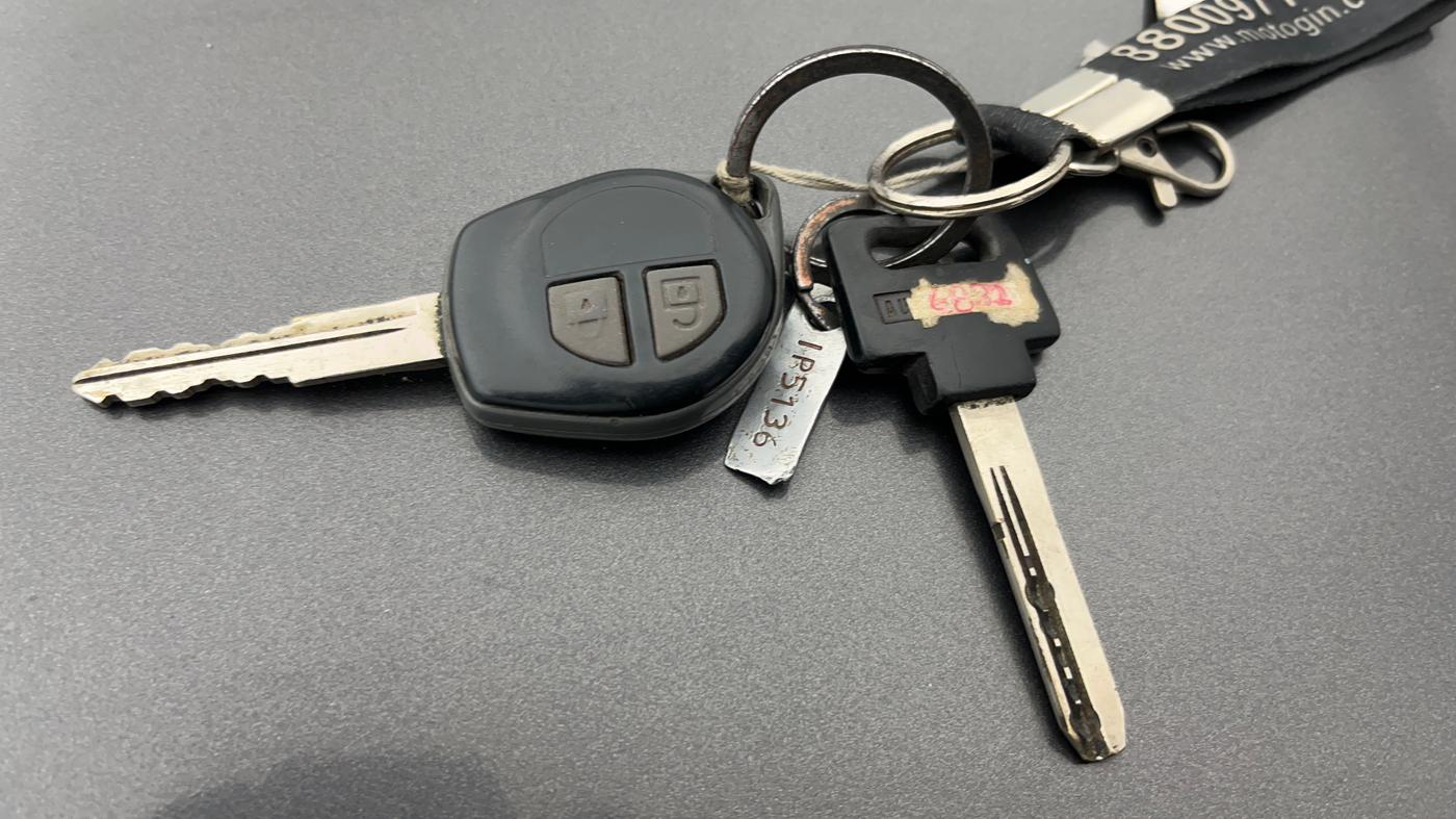 2015 Maruti Swift VXI, Petrol, Manual, 28,788 km, Key Close Up