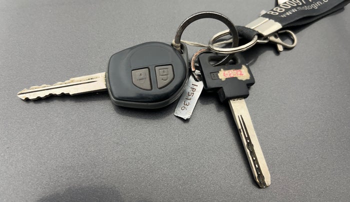 2015 Maruti Swift VXI, Petrol, Manual, 28,712 km, Key Close Up