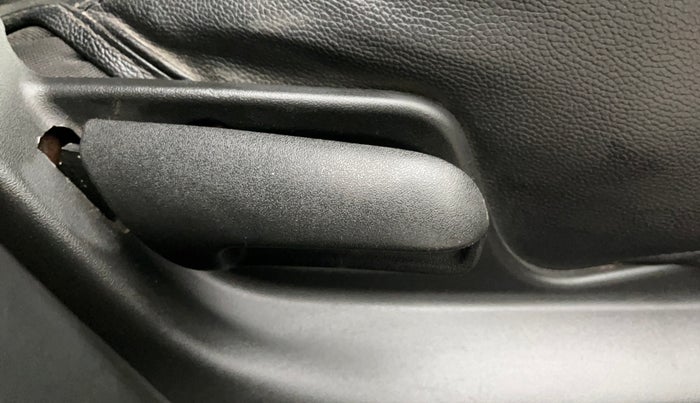 2015 Maruti Swift VXI, Petrol, Manual, 28,712 km, Driver Side Adjustment Panel