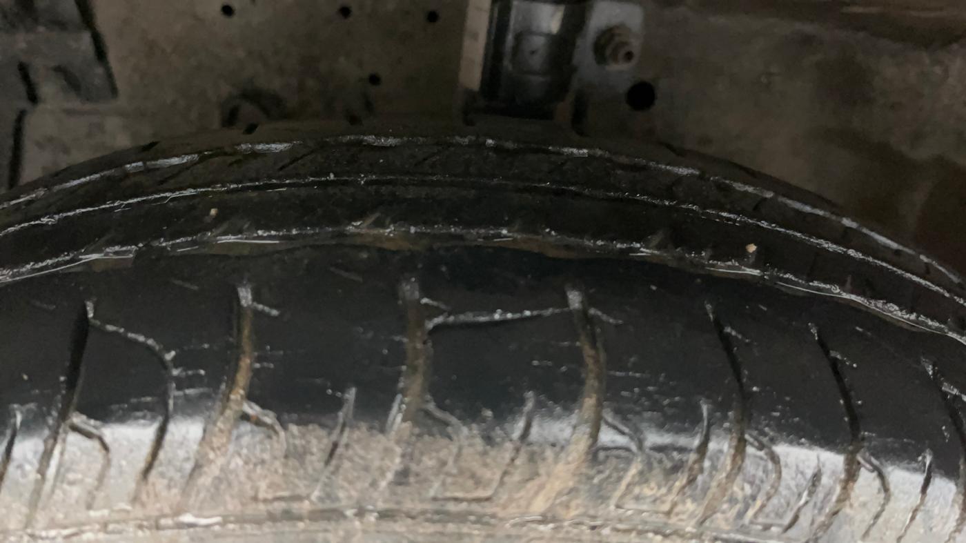 2015 Maruti Swift VXI, Petrol, Manual, 28,788 km, Left Front Tyre Tread