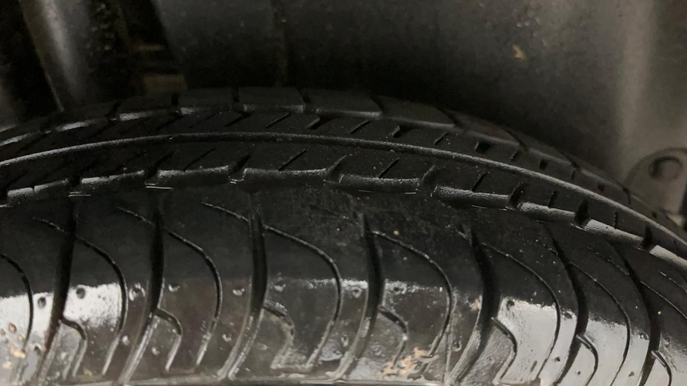 2015 Maruti Swift VXI, Petrol, Manual, 28,788 km, Right Rear Tyre Tread