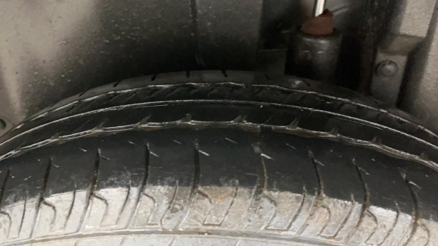2015 Maruti Swift VXI, Petrol, Manual, 28,788 km, Left Rear Tyre Tread