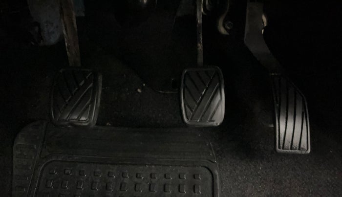 2015 Maruti Swift VXI, Petrol, Manual, 28,712 km, Pedals