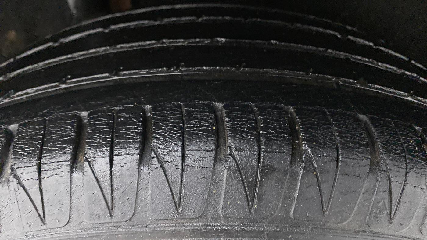 2018 Maruti Vitara Brezza ZDI, Diesel, Manual, 45,394 km, Right Rear Tyre Tread