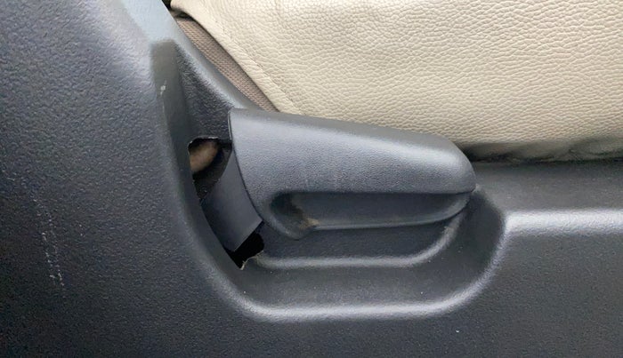 2016 Maruti Wagon R 1.0 VXI, Petrol, Manual, 71,487 km, Driver Side Adjustment Panel