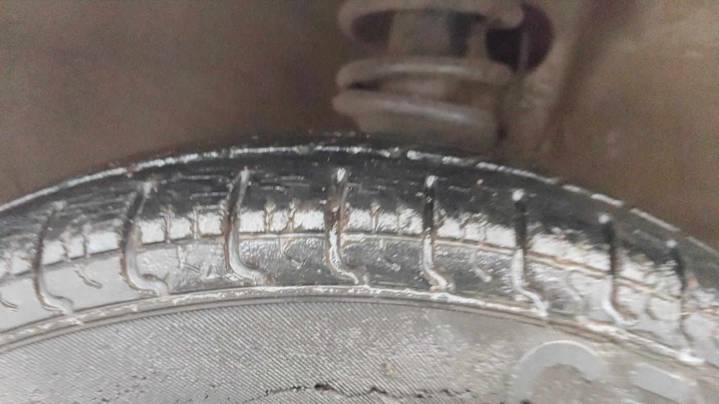 2013 Maruti Alto 800 VXI, Petrol, Manual, 27,431 km, Left Front Tyre Tread