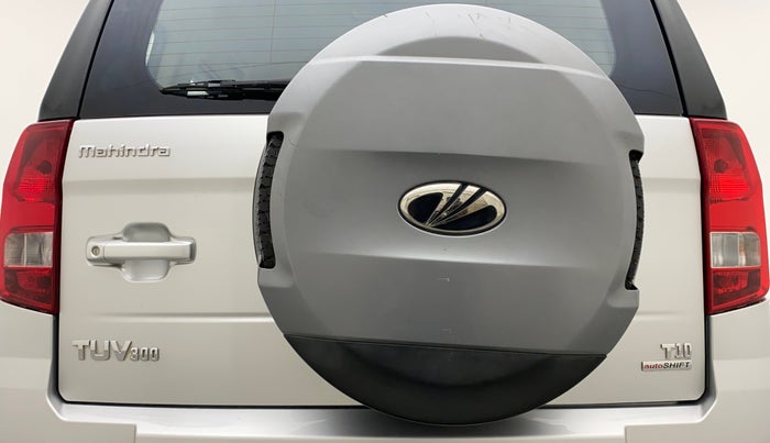 2017 Mahindra TUV300 T10 AMT DUAL TONE, Diesel, Automatic, 30,026 km, Spare Tyre