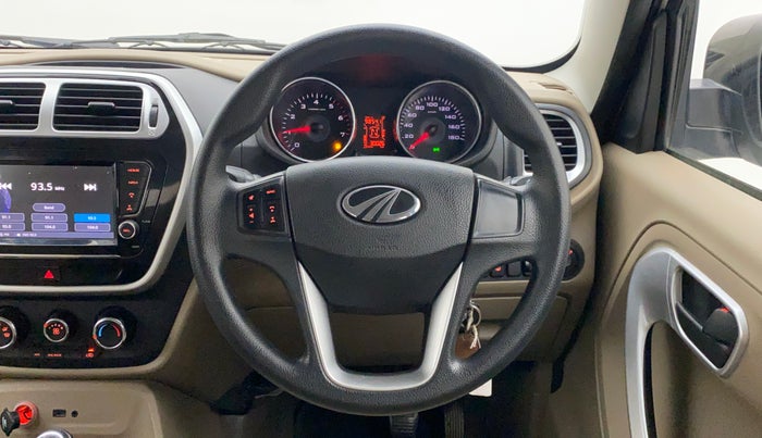 2017 Mahindra TUV300 T10 AMT DUAL TONE, Diesel, Automatic, 30,026 km, Steering Wheel Close Up