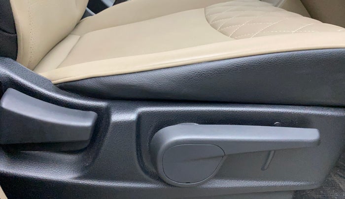 2017 Mahindra TUV300 T10 AMT DUAL TONE, Diesel, Automatic, 30,026 km, Driver Side Adjustment Panel