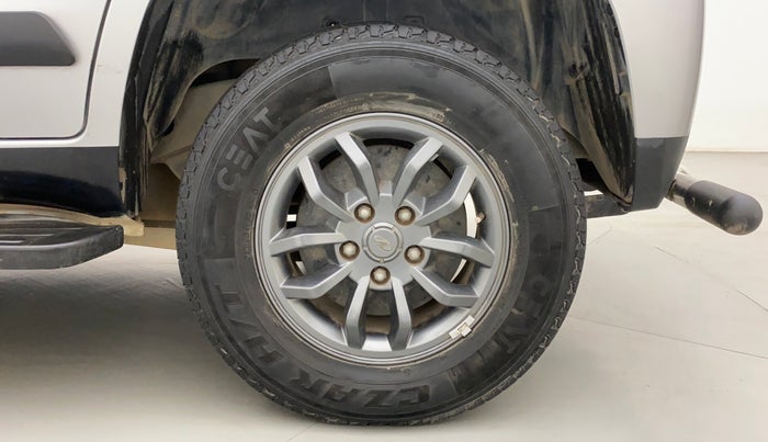 2017 Mahindra TUV300 T10 AMT DUAL TONE, Diesel, Automatic, 30,026 km, Left Rear Wheel