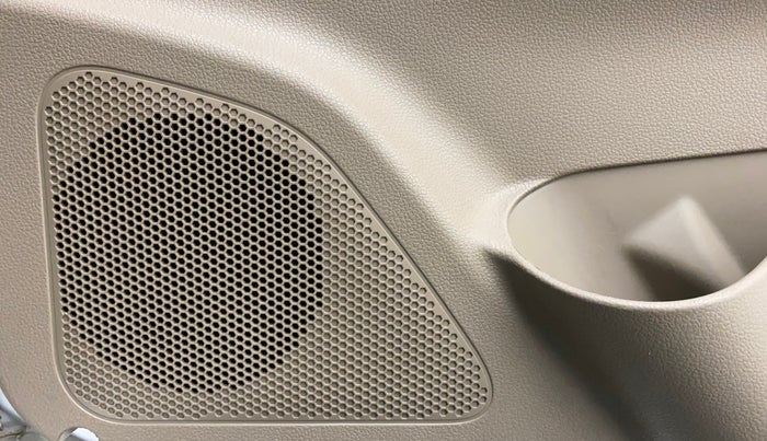 2017 Mahindra TUV300 T10 AMT DUAL TONE, Diesel, Automatic, 30,026 km, Speaker