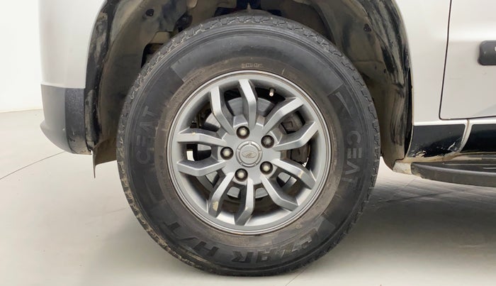 2017 Mahindra TUV300 T10 AMT DUAL TONE, Diesel, Automatic, 30,026 km, Left Front Wheel