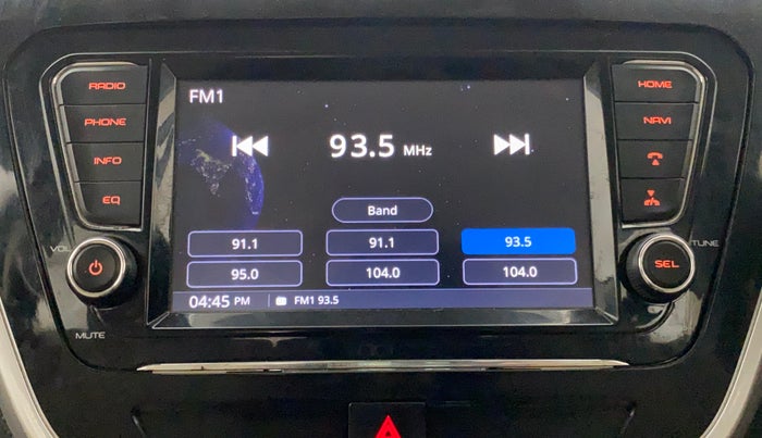 2017 Mahindra TUV300 T10 AMT DUAL TONE, Diesel, Automatic, 30,026 km, Infotainment System