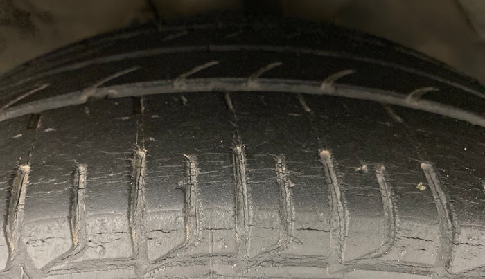 2013 Hyundai Verna FLUIDIC 1.6 CRDI SX OPT, Diesel, Manual, 85,018 km, Right Front Tyre Tread