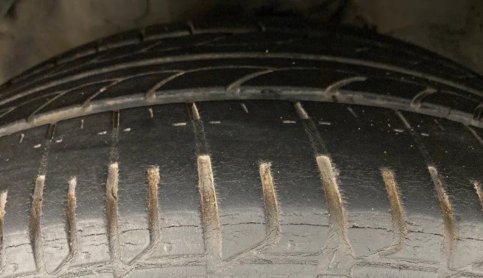 2013 Hyundai Verna FLUIDIC 1.6 CRDI SX OPT, Diesel, Manual, 85,018 km, Left Front Tyre Tread