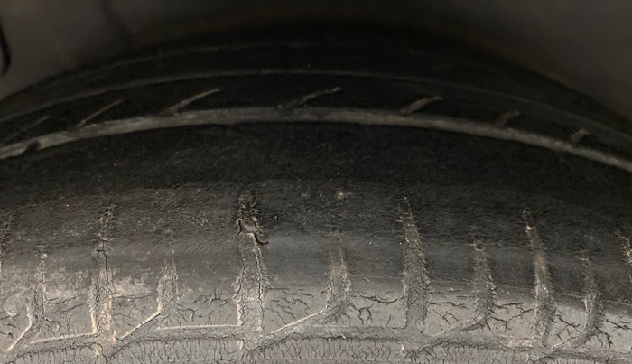 2013 Hyundai Verna FLUIDIC 1.6 CRDI SX OPT, Diesel, Manual, 85,018 km, Right Rear Tyre Tread