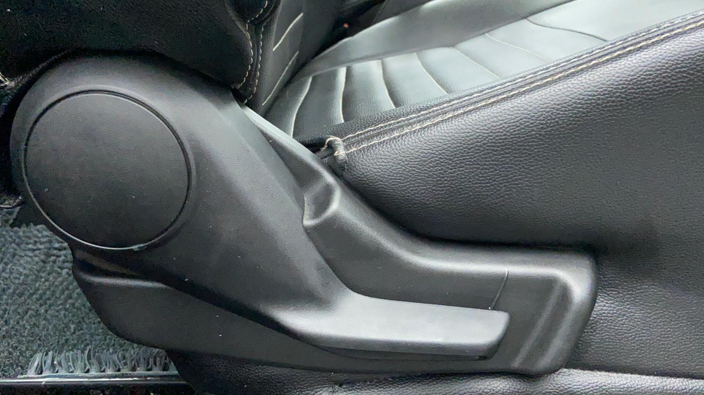 2018 Maruti IGNIS DELTA 1.2 K12, Petrol, Manual, 13,037 km, Driver Side Adjustment Panel