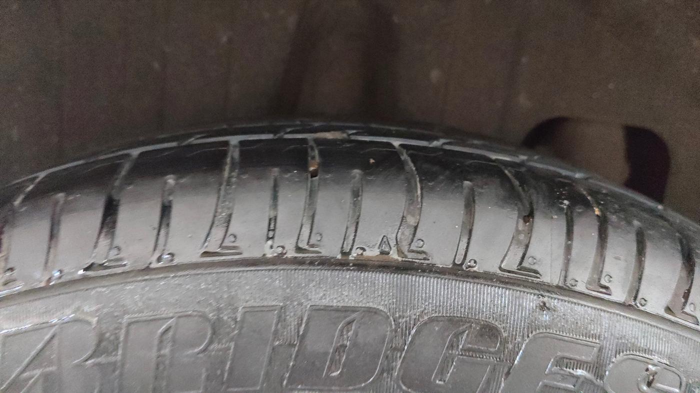 2022 Mahindra XUV300 W8 1.5 DIESEL, Diesel, Manual, 87,095 km, Right Rear Tyre Tread