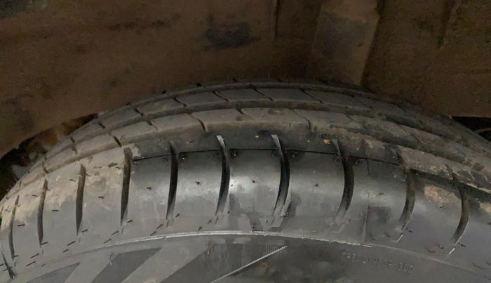 2017 Renault Kwid RXL, Petrol, Manual, 43,552 km, Left Rear Tyre Tread