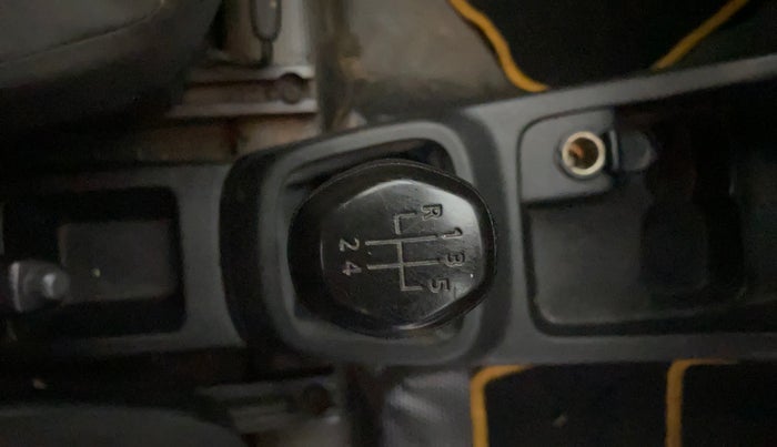 2017 Renault Kwid RXL, Petrol, Manual, 43,552 km, Gear Lever