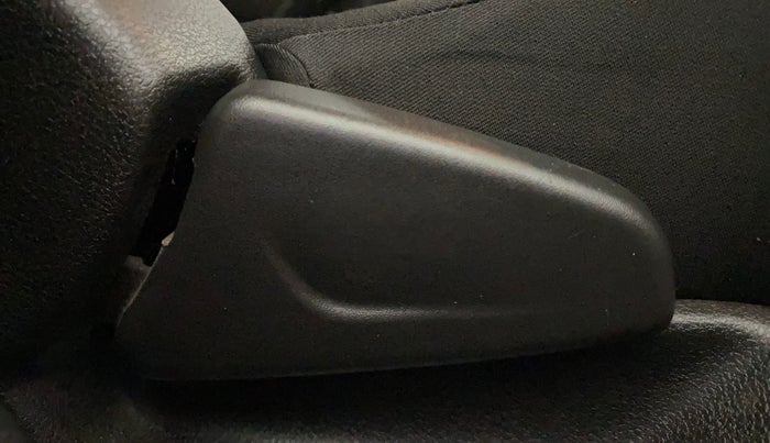 2017 Renault Kwid RXL, Petrol, Manual, 43,552 km, Driver Side Adjustment Panel