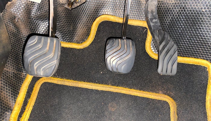 2017 Renault Kwid RXL, Petrol, Manual, 43,552 km, Pedals