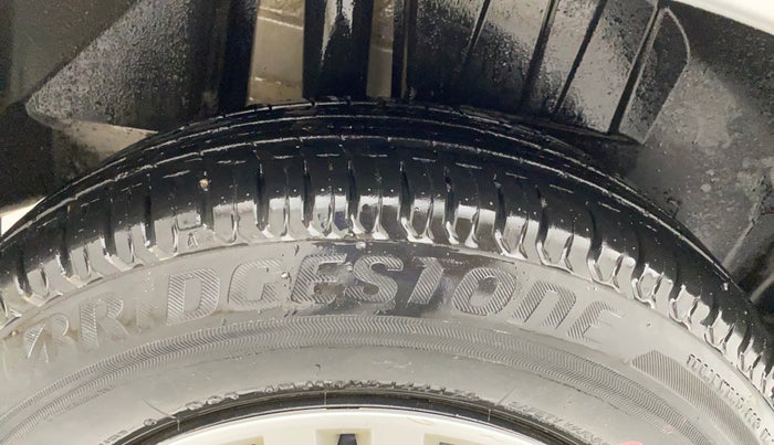 2017 Maruti Dzire VXI AMT, Petrol, Automatic, 29,728 km, Right Rear Tyre Tread