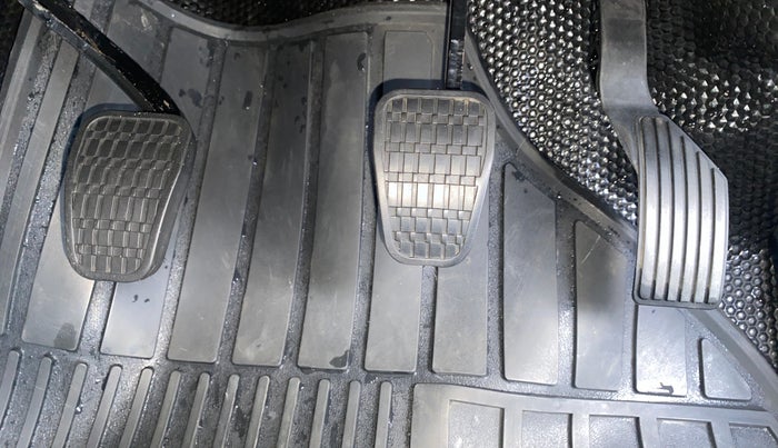 2017 Tata NEXON XM PETROL, Petrol, Manual, 62,236 km, Pedals