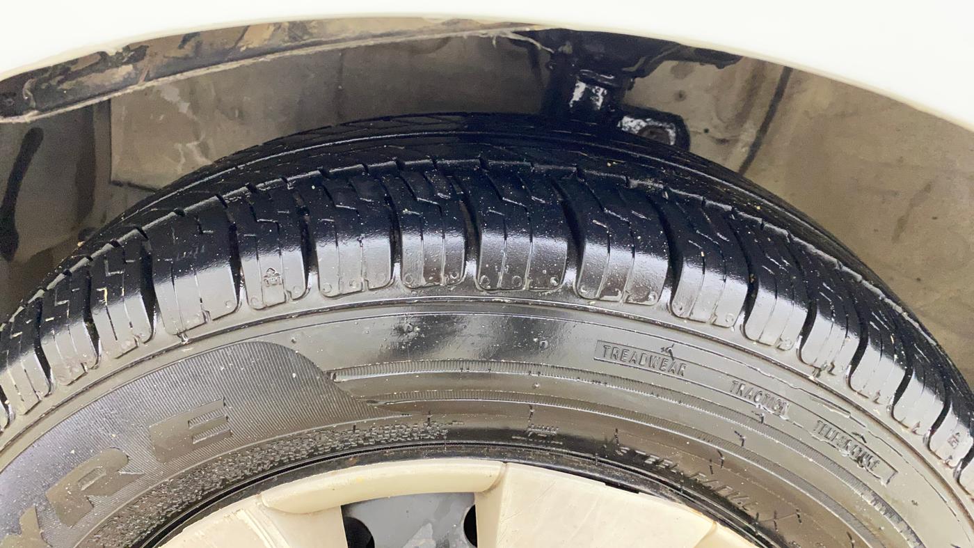 2013 Maruti A Star VXI (ABS) AT, Petrol, Automatic, 40,684 km, Left Front Tyre Tread