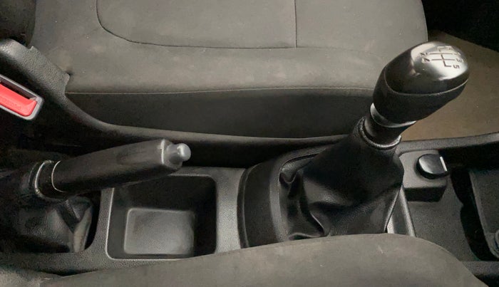 2017 Renault Kwid RXT 1.0, Petrol, Manual, 28,657 km, Gear Lever