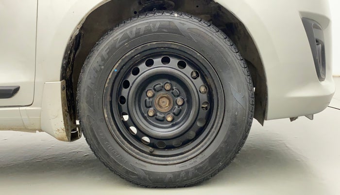 2014 Maruti Ertiga VXI, Petrol, Manual, 22,243 km, Right Front Wheel