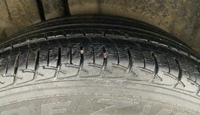 2014 Maruti Ertiga VXI, Petrol, Manual, 22,243 km, Right Rear Tyre Tread