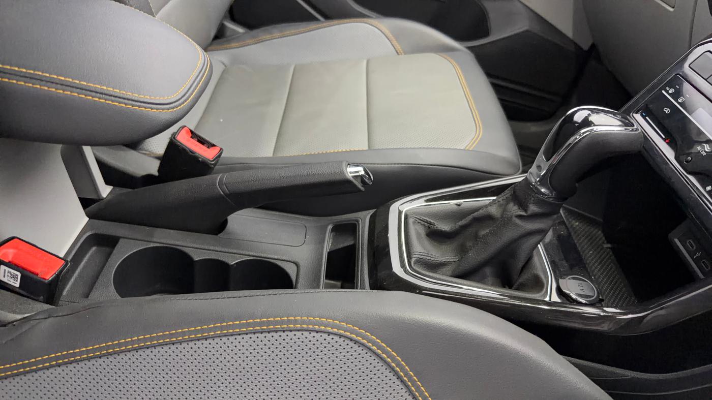 2022 Skoda KUSHAQ STYLE 1.5L TSI DSG, Petrol, Automatic, 40,532 km, Gear Lever
