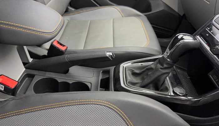 2022 Skoda KUSHAQ STYLE 1.5L TSI DSG, Petrol, Automatic, 40,532 km, Gear Lever