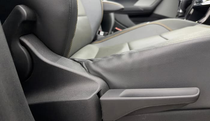 2022 Skoda KUSHAQ STYLE 1.5L TSI DSG, Petrol, Automatic, 40,532 km, Driver Side Adjustment Panel