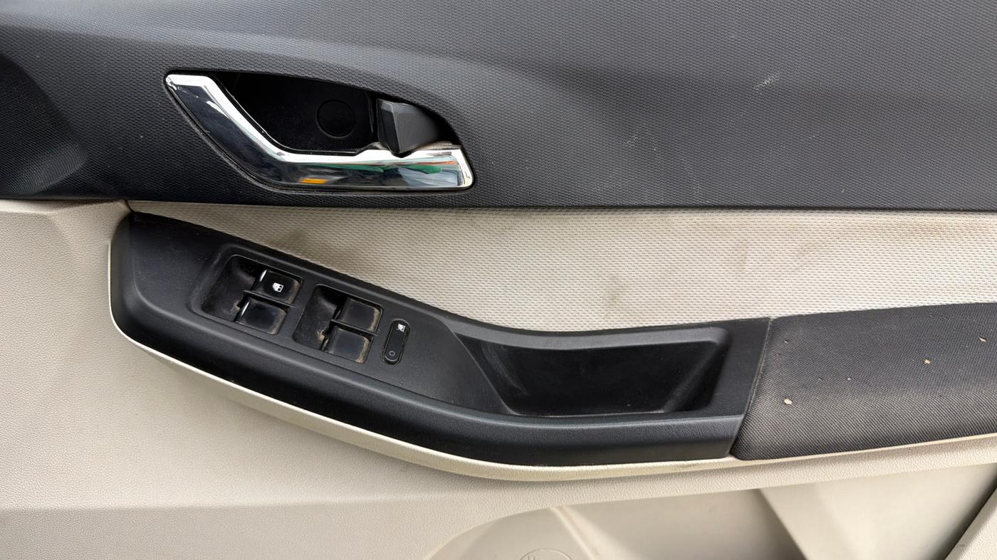 2022 Tata TIGOR XZ PLUS CNG, CNG, Manual, 81,872 km, Driver Side Door Panels Control