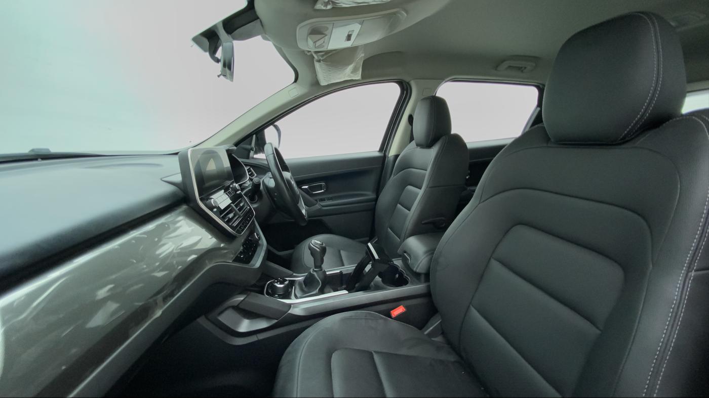 2019 Tata Harrier XZ DARK EDITION, Diesel, Manual, 28,986 km, Right Side Front Door Cabin